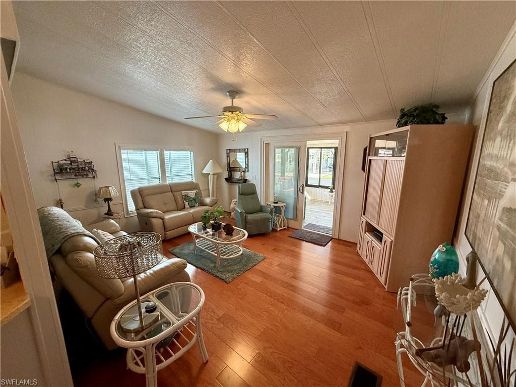 181 Sand Dr 181, Naples, FL 34104-3