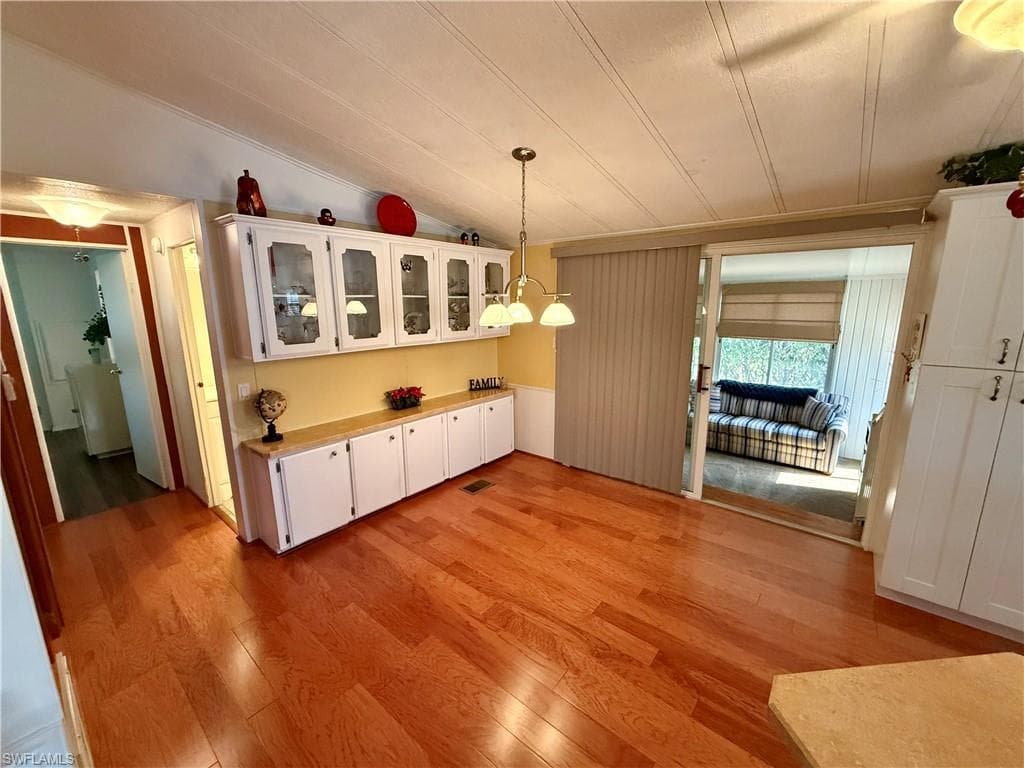 181 Sand Dr 181, Naples, FL 34104-6