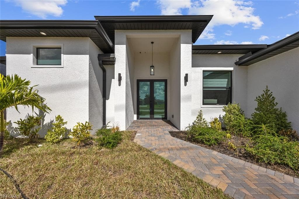 209 Kismet Pkwy E, Cape Coral, FL 33909-2