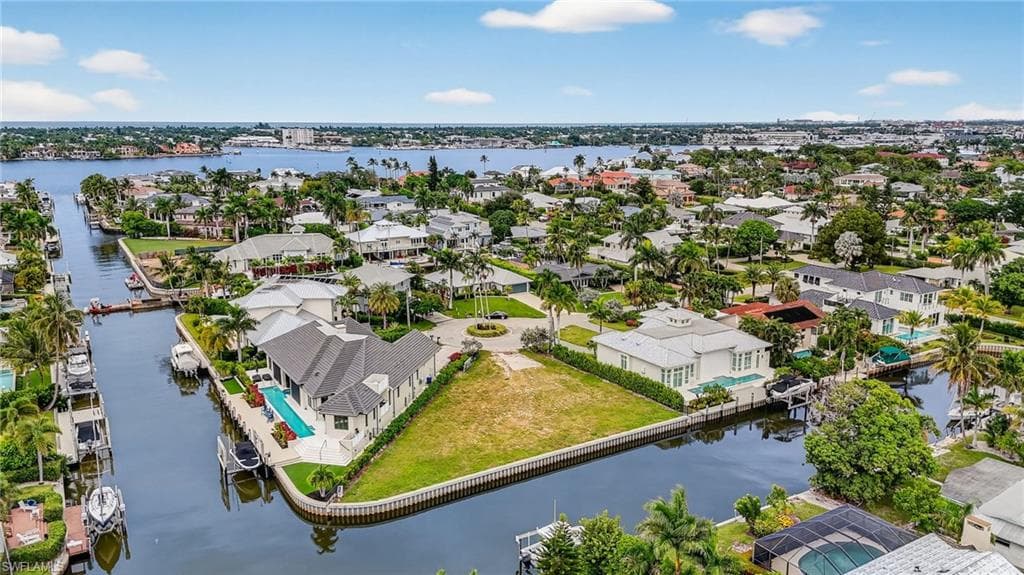 1693 Bonita Ct, Naples, FL 34102-1