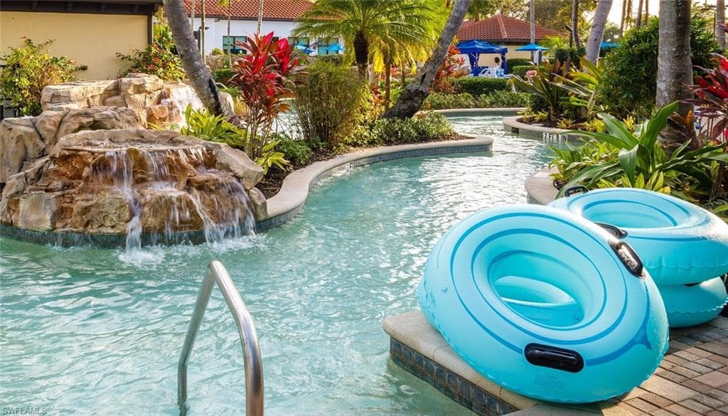 975 Sandpiper St A104, Naples, FL 34102-17