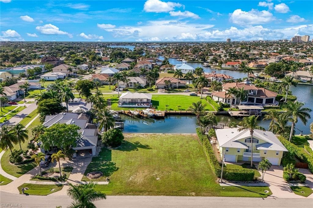 128 Bahama Ave, Marco Island, FL 34145-8