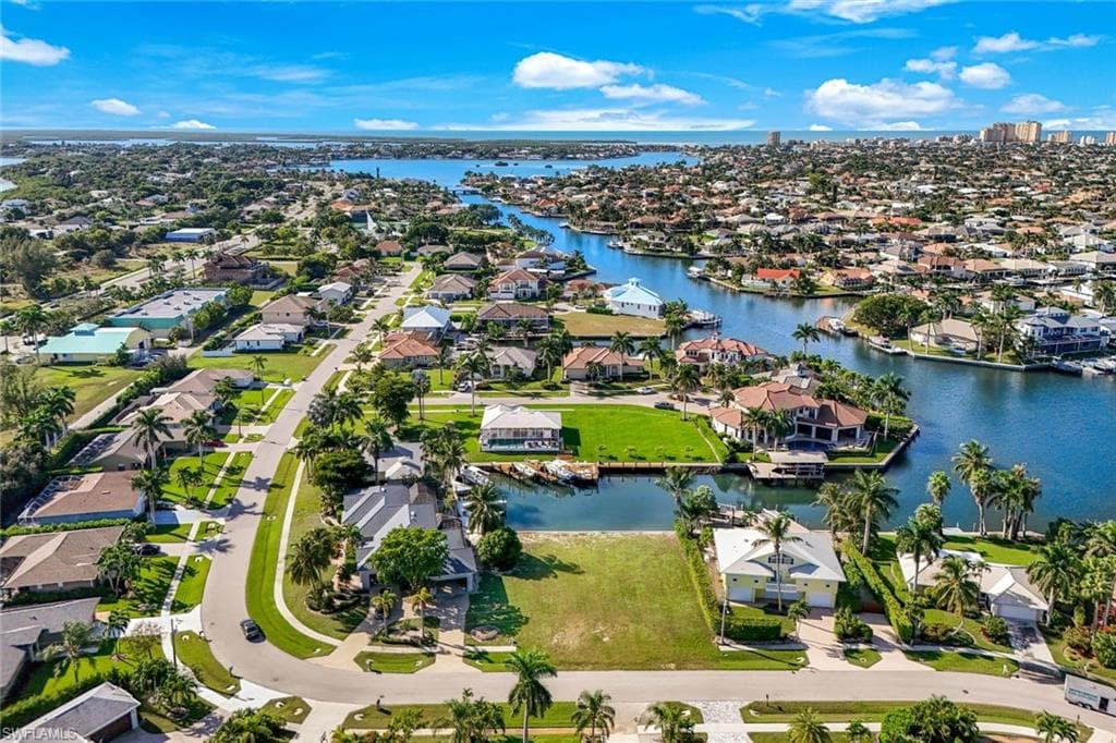 128 Bahama Ave, Marco Island, FL 34145-10