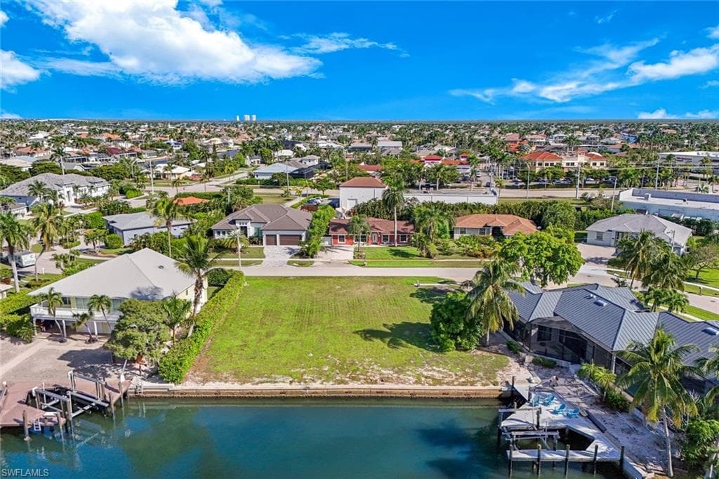 128 Bahama Ave, Marco Island, FL 34145-4