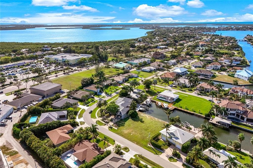 128 Bahama Ave, Marco Island, FL 34145-5