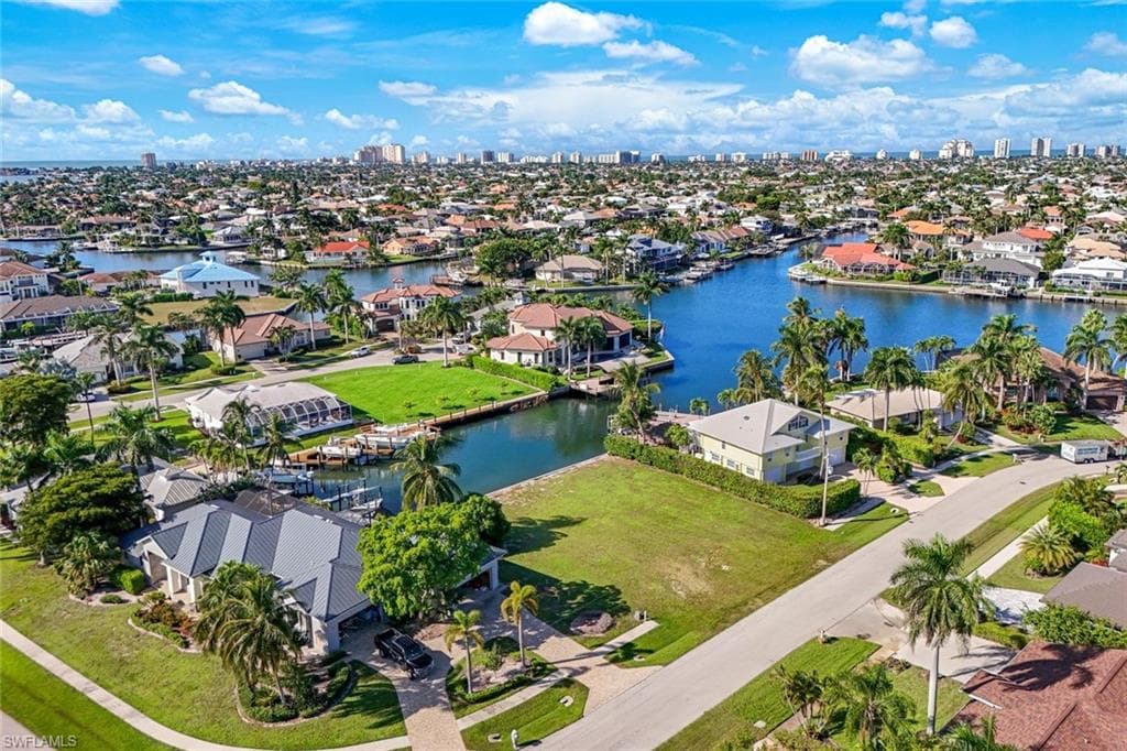 128 Bahama Ave, Marco Island, FL 34145-7