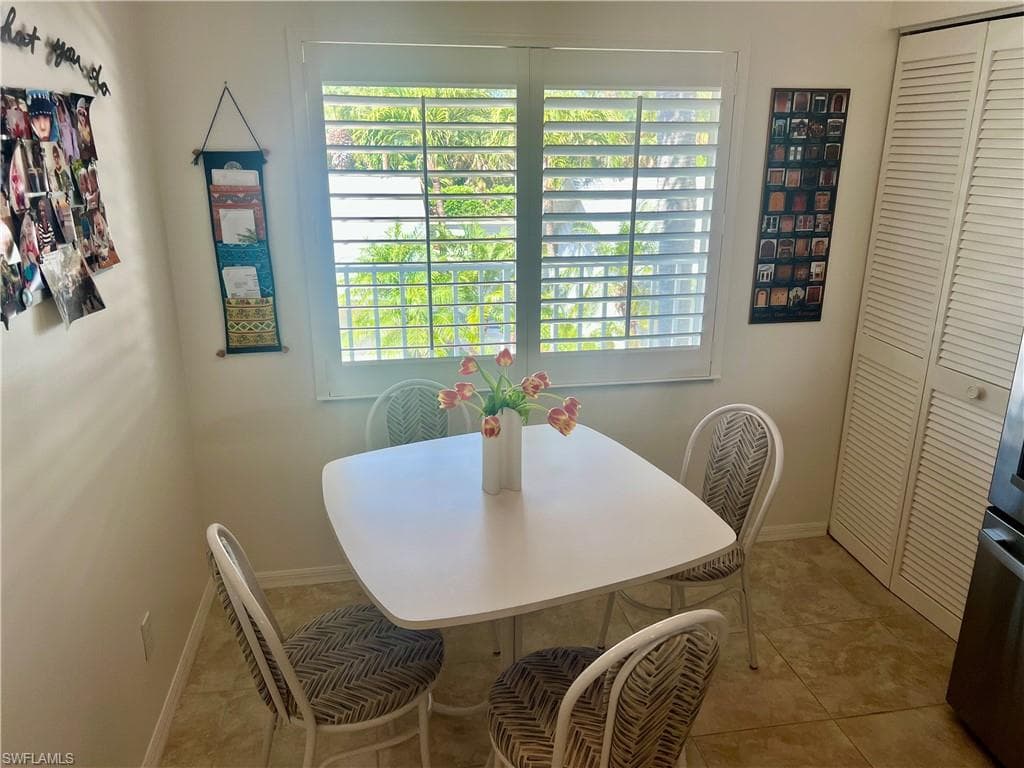 484 Belina Dr 6, Naples, FL 34104-7