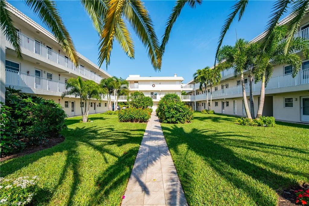 3150 Binnacle Dr 2f, Naples, FL 34103-12