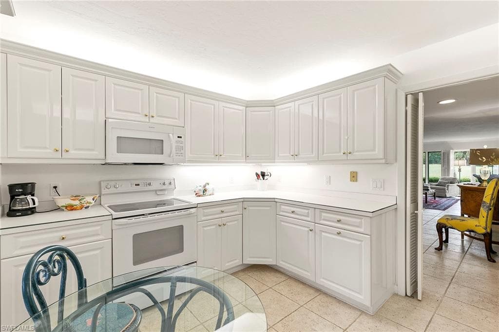 112 Wilderness Dr 123, Naples, FL 34105-14