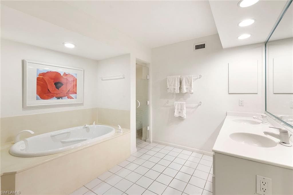 112 Wilderness Dr 123, Naples, FL 34105-17