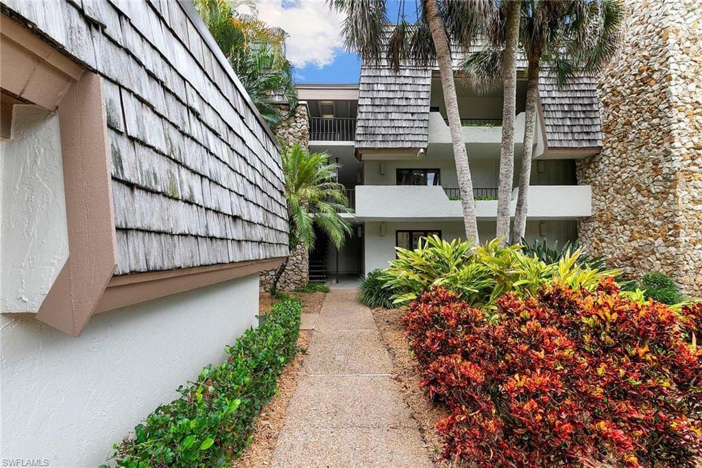 112 Wilderness Dr 123, Naples, FL 34105-24