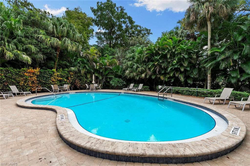 112 Wilderness Dr 123, Naples, FL 34105-25