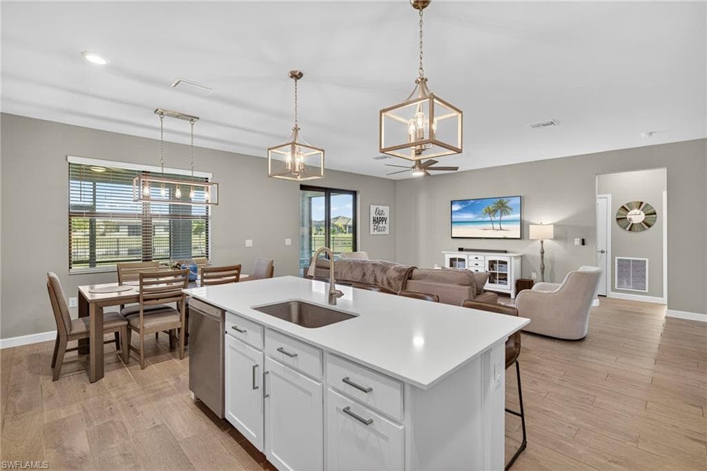 13826 Hunter Oak Dr, Fort Myers, FL 33913-8