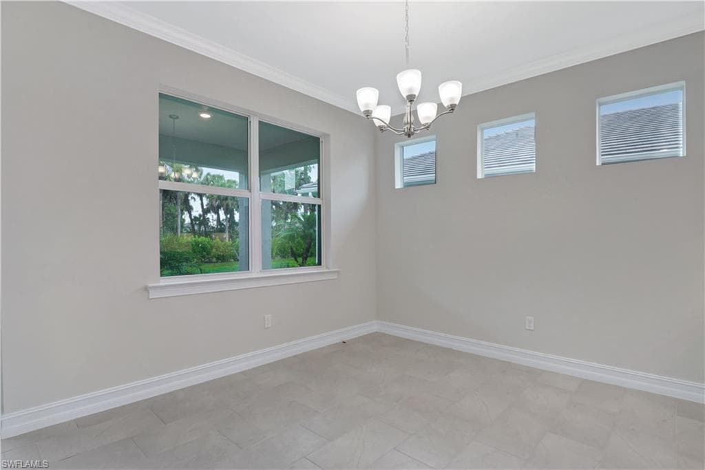 335 Tamarindo Ln, Naples, FL 34114-11
