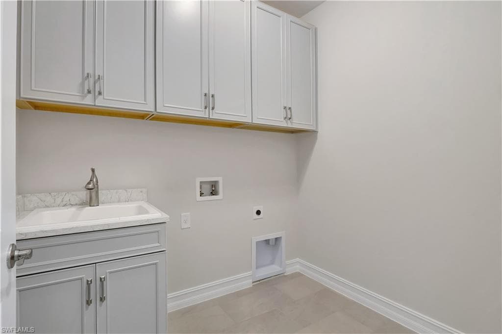 335 Tamarindo Ln, Naples, FL 34114-31