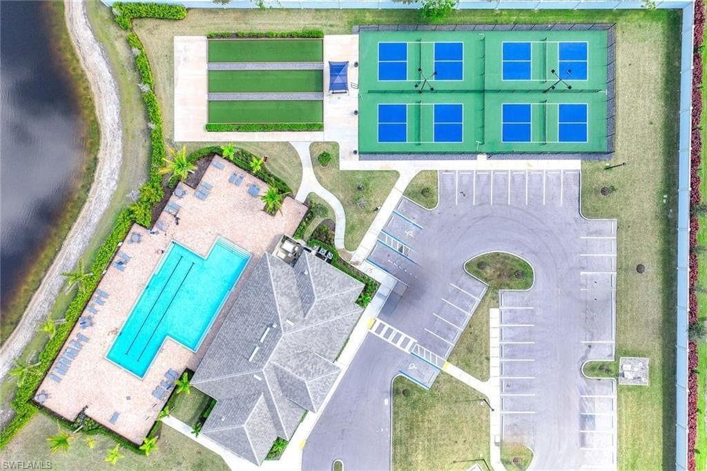 335 Tamarindo Ln, Naples, FL 34114-33