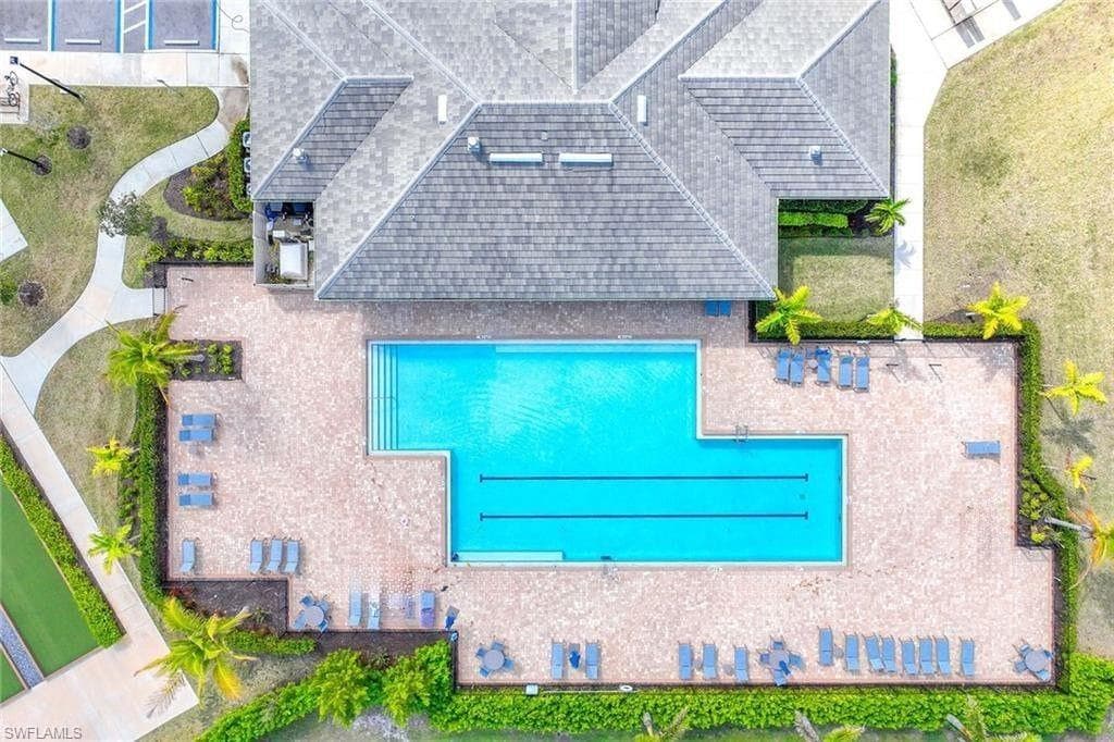 335 Tamarindo Ln, Naples, FL 34114-37