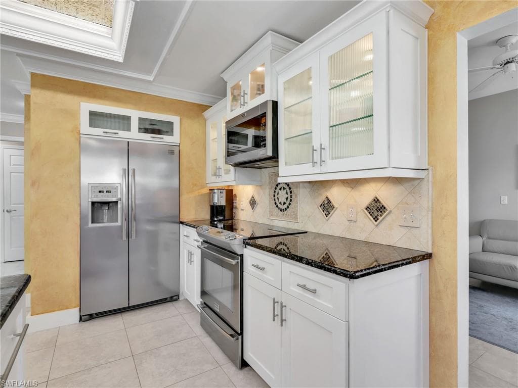 651 Wiggins Lake Dr 101, Naples, FL 34110-11