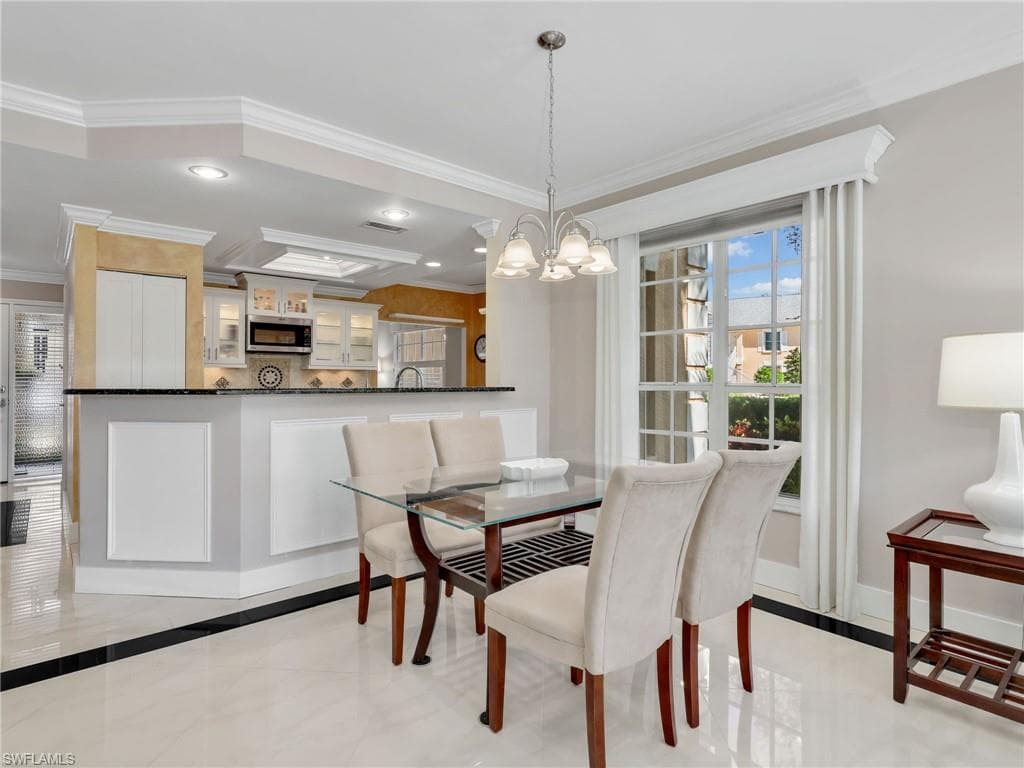 651 Wiggins Lake Dr 101, Naples, FL 34110-13