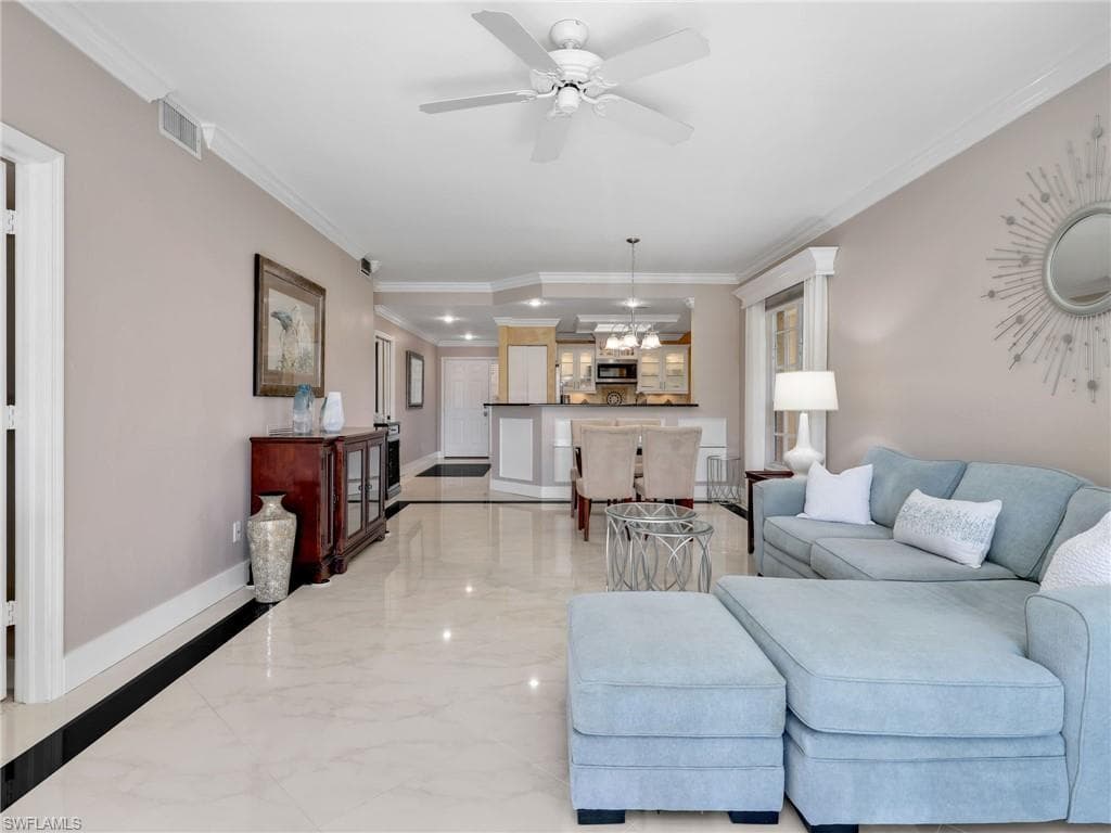 651 Wiggins Lake Dr 101, Naples, FL 34110-15