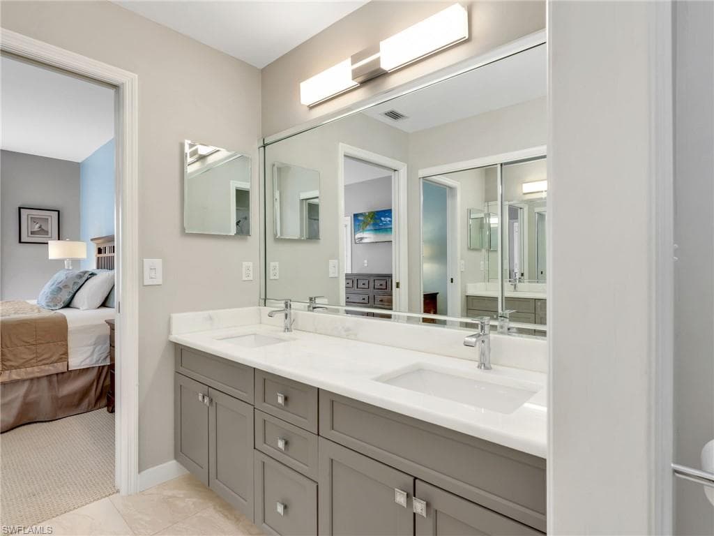 651 Wiggins Lake Dr 101, Naples, FL 34110-26