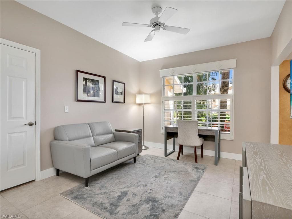 651 Wiggins Lake Dr 101, Naples, FL 34110-30