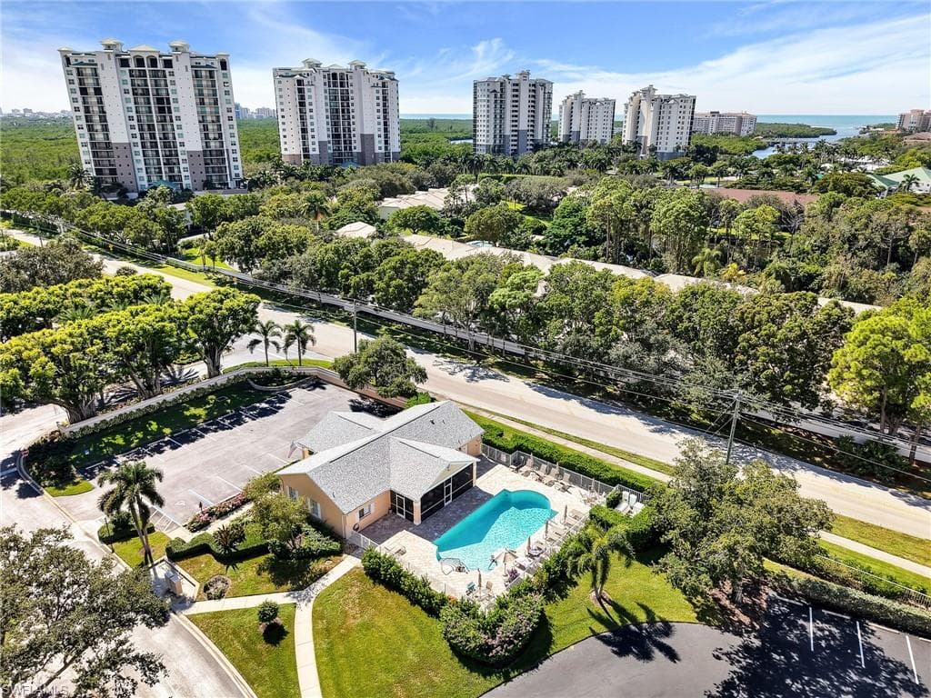 651 Wiggins Lake Dr 101, Naples, FL 34110-40