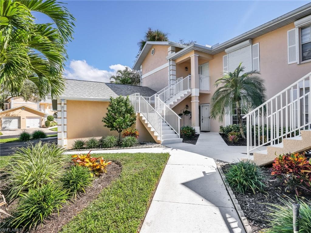 651 Wiggins Lake Dr 101, Naples, FL 34110-3