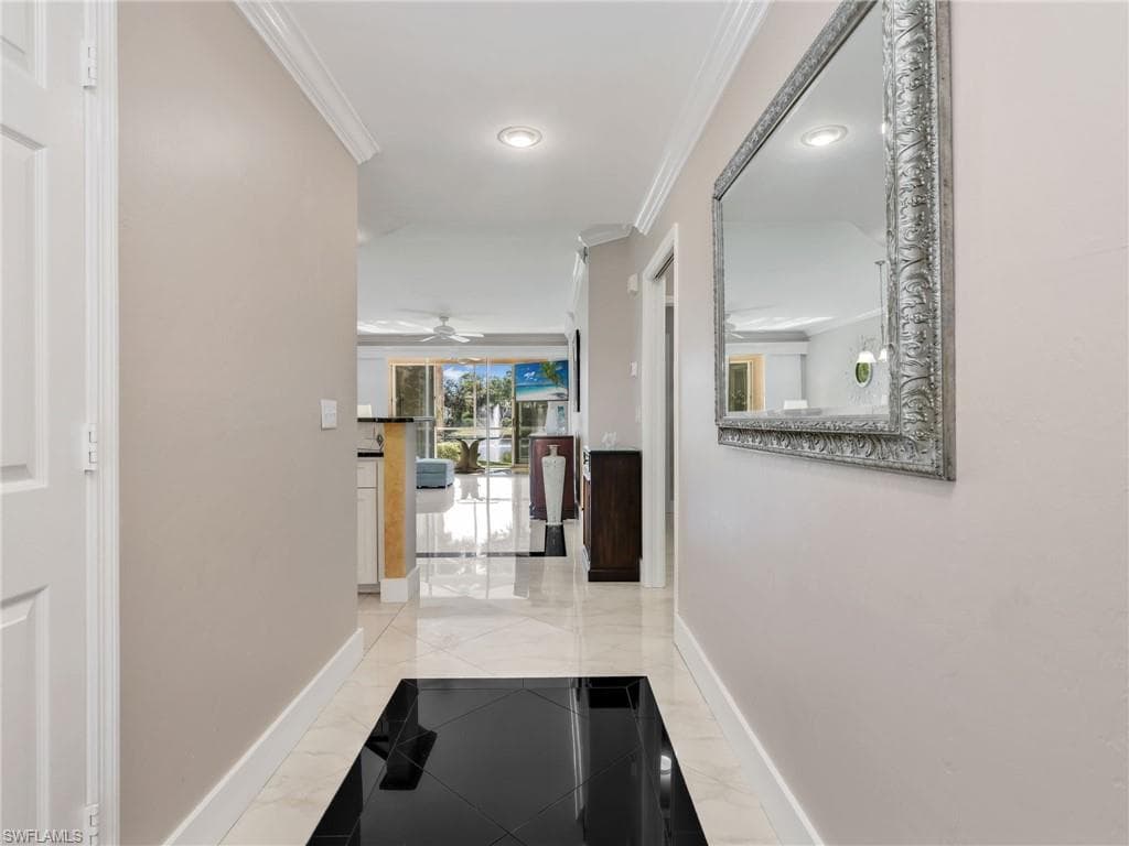 651 Wiggins Lake Dr 101, Naples, FL 34110-7