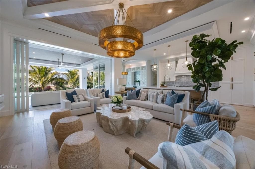 493 8th Ave S, Naples, FL 34102-10