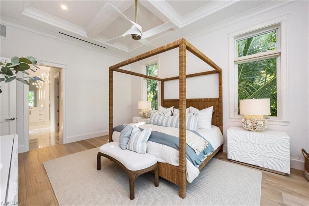 493 8th Ave S, Naples, FL 34102-14