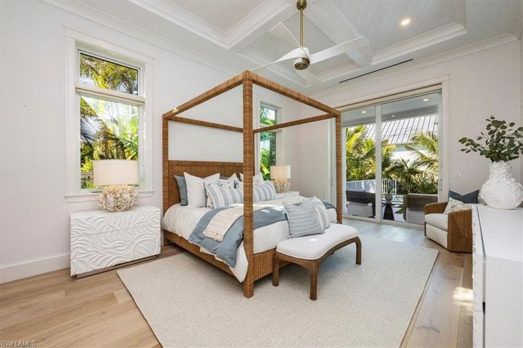 493 8th Ave S, Naples, FL 34102-15