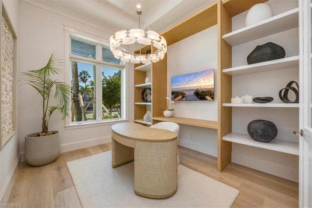 493 8th Ave S, Naples, FL 34102-20