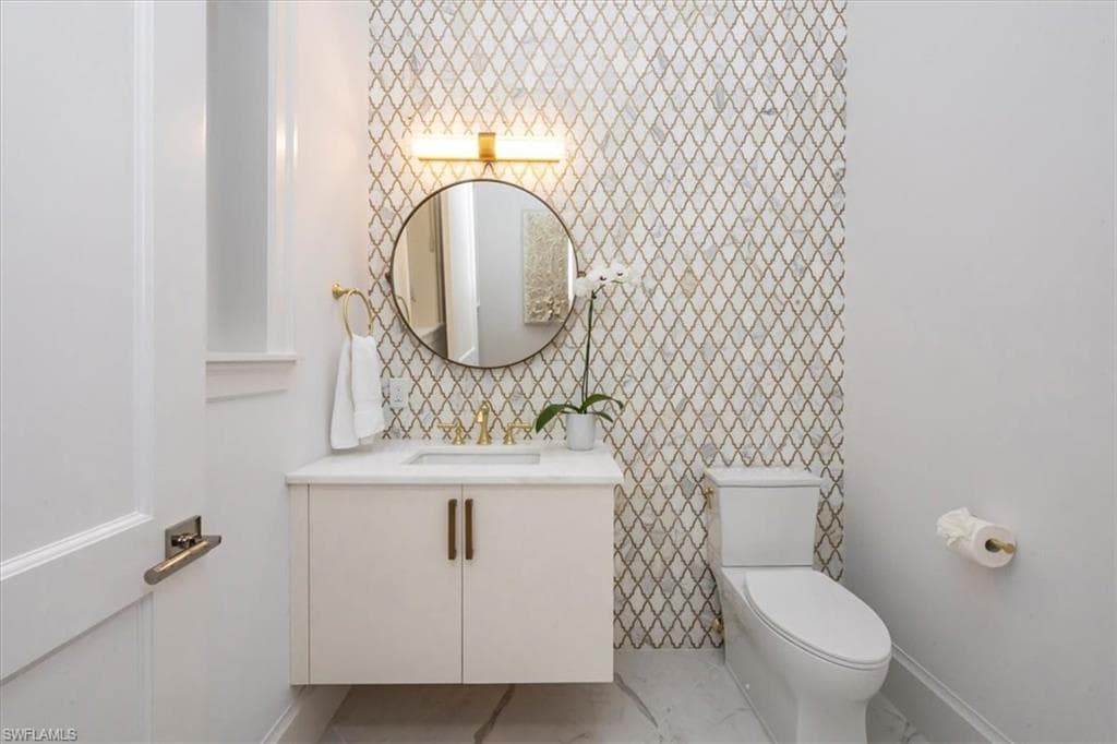 493 8th Ave S, Naples, FL 34102-21