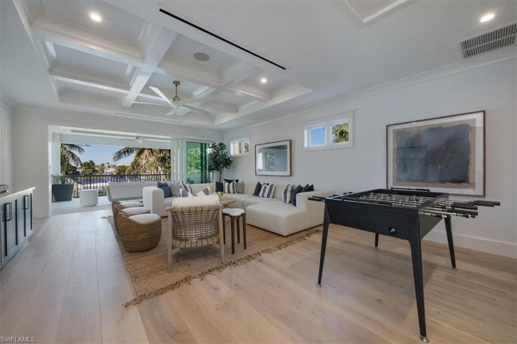 493 8th Ave S, Naples, FL 34102-26