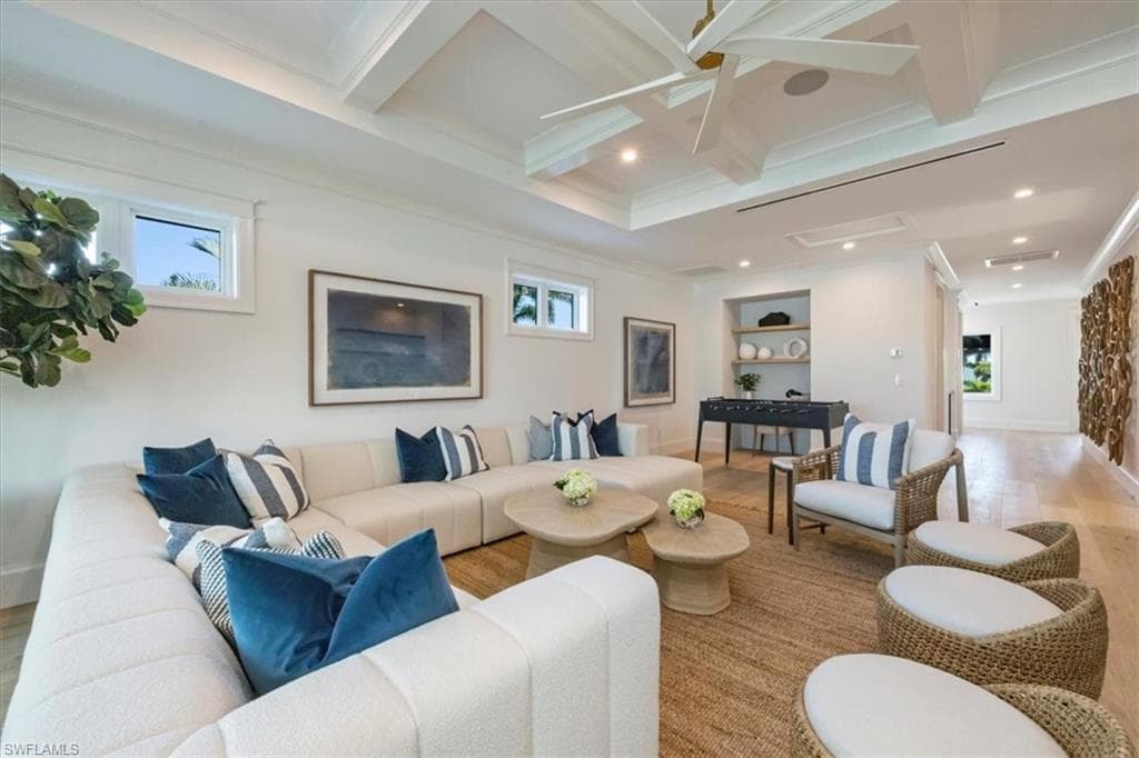 493 8th Ave S, Naples, FL 34102-27