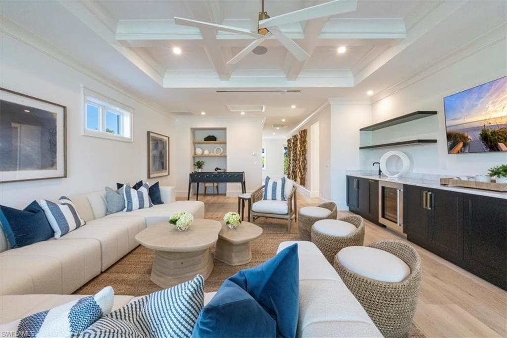 493 8th Ave S, Naples, FL 34102-28