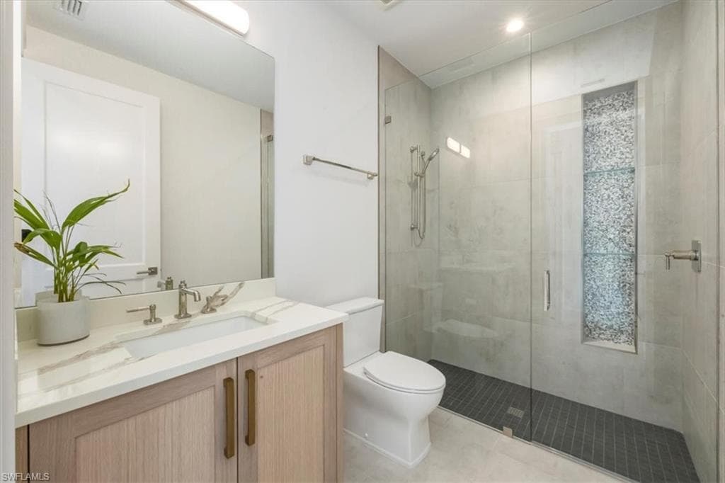 493 8th Ave S, Naples, FL 34102-34