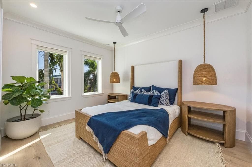 493 8th Ave S, Naples, FL 34102-35