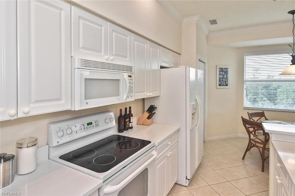 3830 Sawgrass Way 2946, Naples, FL 34112-28