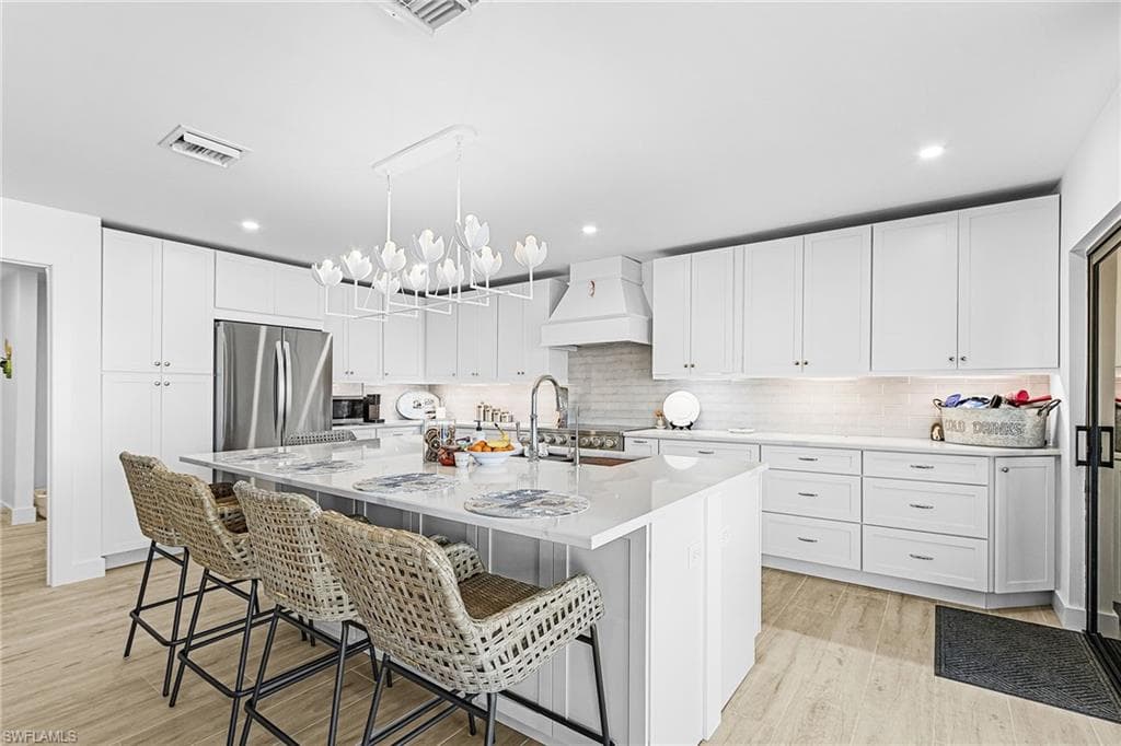 121 Jamaica Dr, Naples, FL 34113-8