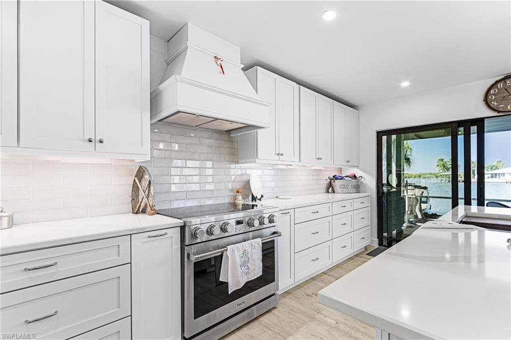 121 Jamaica Dr, Naples, FL 34113-9