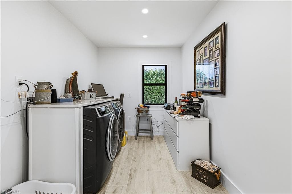 121 Jamaica Dr, Naples, FL 34113-14