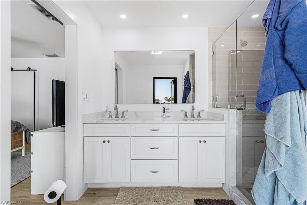 121 Jamaica Dr, Naples, FL 34113-21