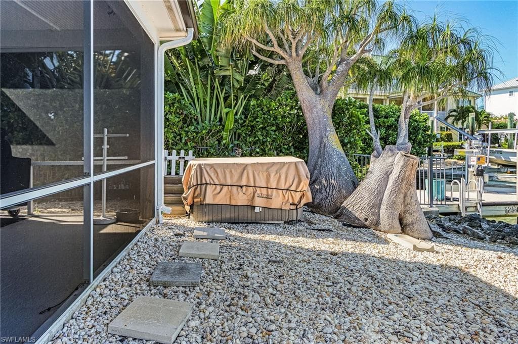 121 Jamaica Dr, Naples, FL 34113-26