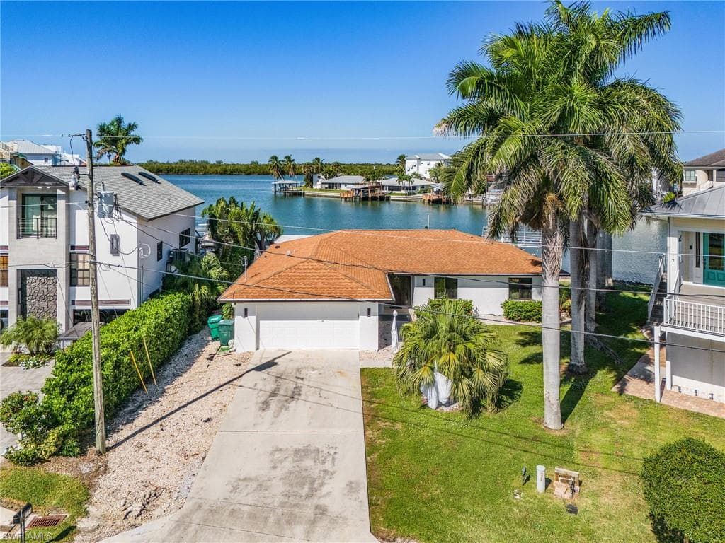 121 Jamaica Dr, Naples, FL 34113-27