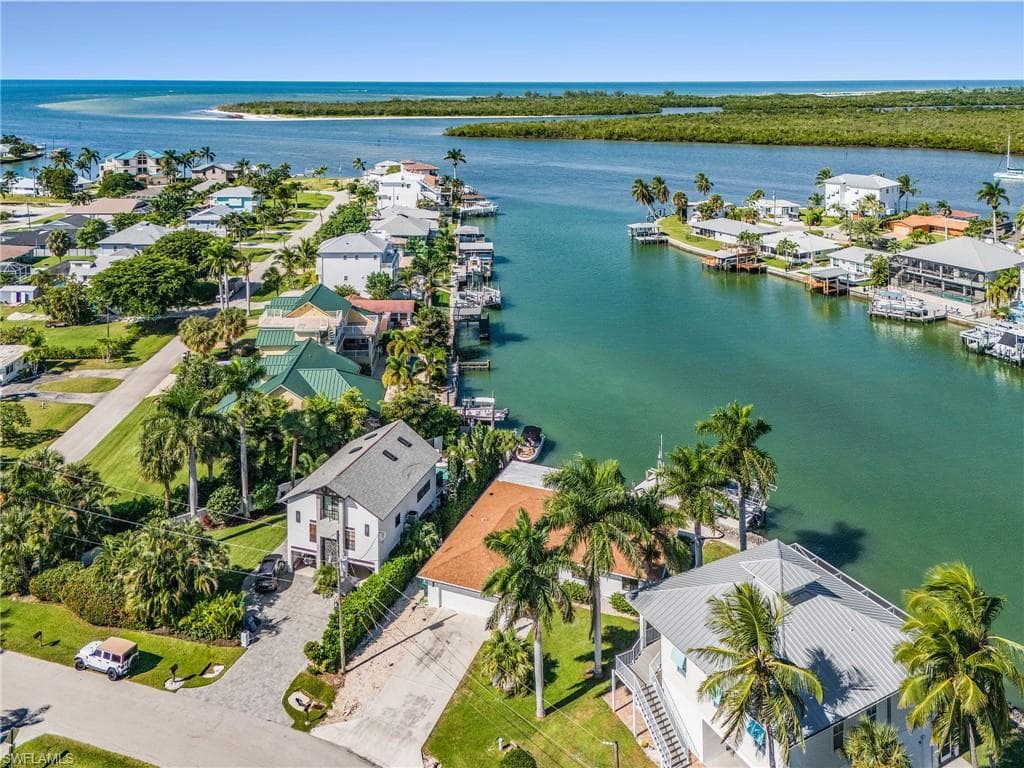 121 Jamaica Dr, Naples, FL 34113-28