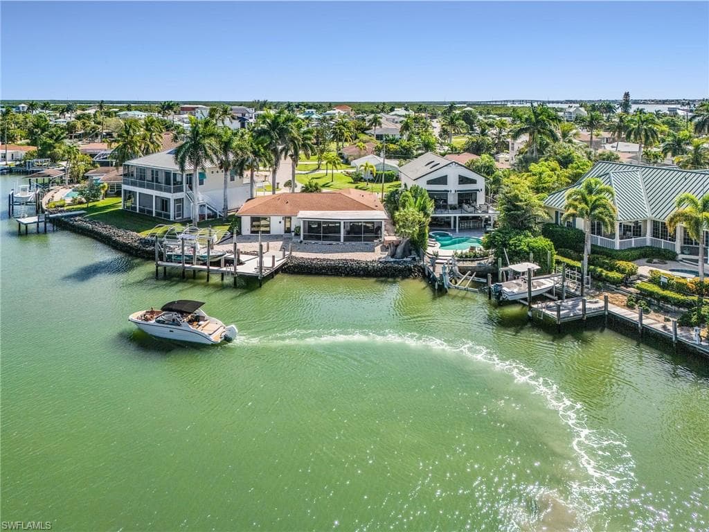 121 Jamaica Dr, Naples, FL 34113-32