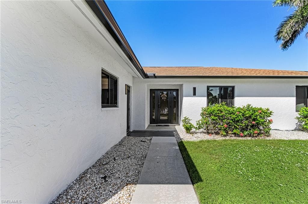 121 Jamaica Dr, Naples, FL 34113-2