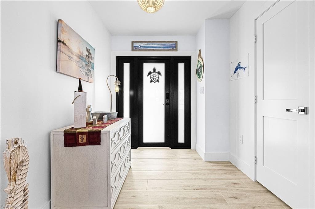 121 Jamaica Dr, Naples, FL 34113-3